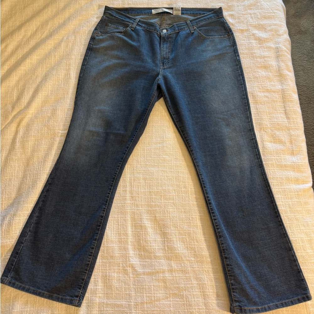 Women’s Levi’s 515 Nouveau Boot Cut Jeans- size 20, dark blue. Y2K fit